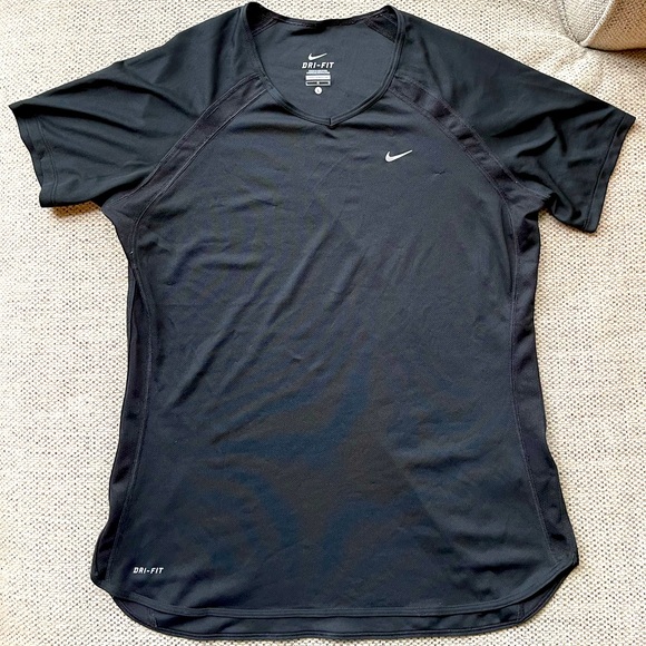 Nike Dri-Fit Short Sleeved Women’s Performance Shirt | Size Large - Picture 1 of 6